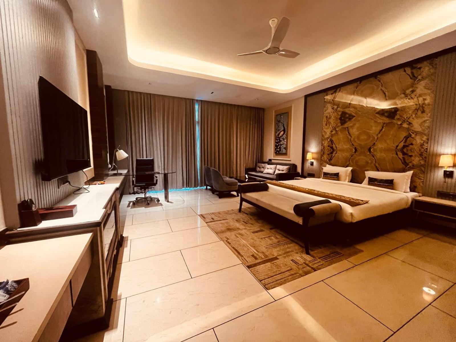 Lokesh Hotel Talai  Exterior foto